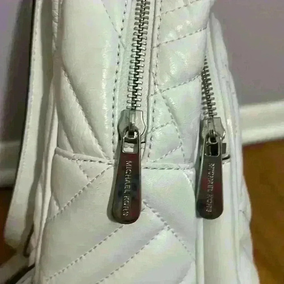 Michael Kors Abbey white quilted backpack. Silver hardware. Two zipper pockets. - Picture 4 of 12